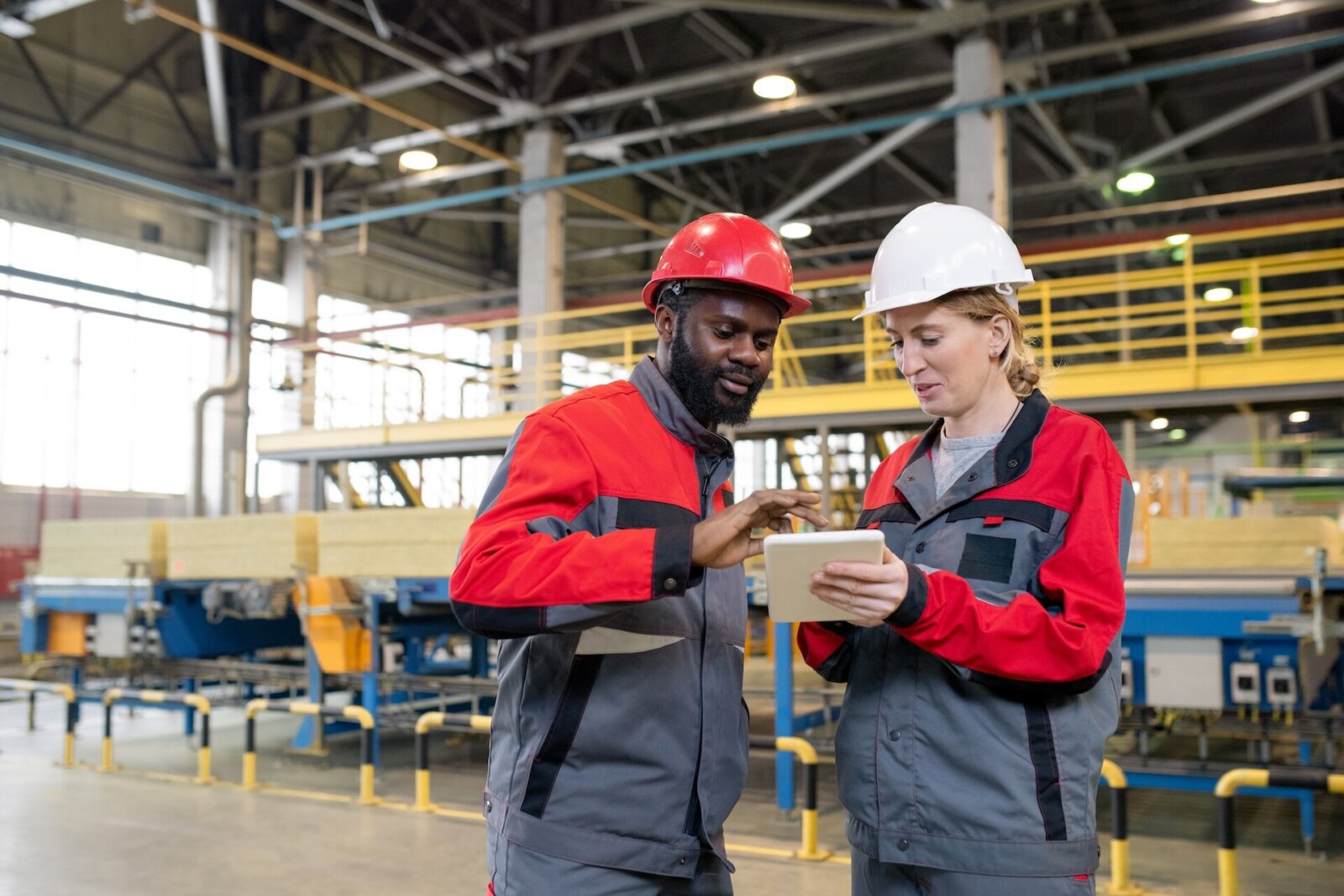 Blog guide to manufacturing recruiting strategies tips